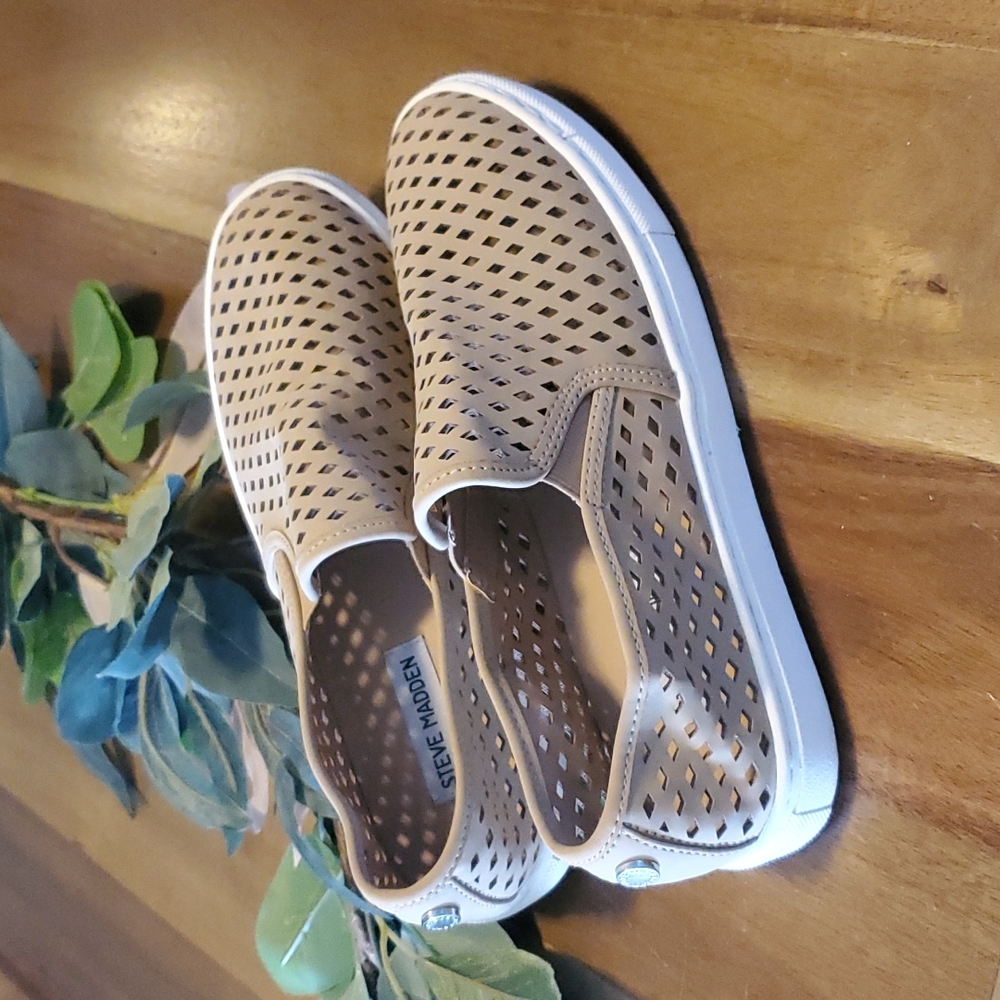 Steve Madden Slip On Sneaker